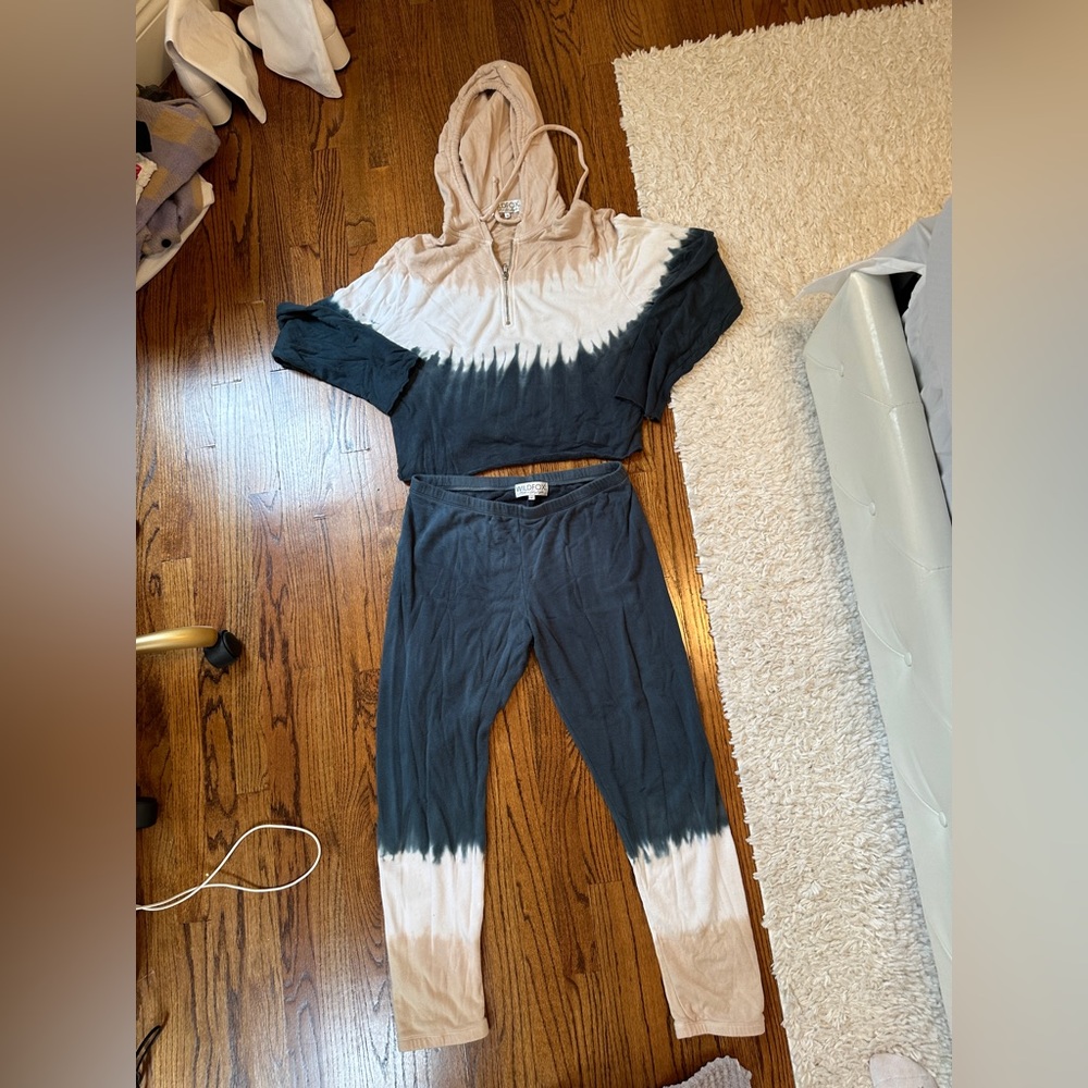 Wild fox two piece tie dye set hoodie and sweatpants size L